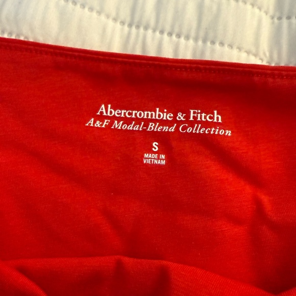 Abercrombie Asymmetrical Twist Top *NWT* - Picture 4 of 4